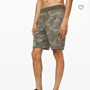 Lululemon T.H.E. Running Athletic Shorts Lined Green Camo Small
